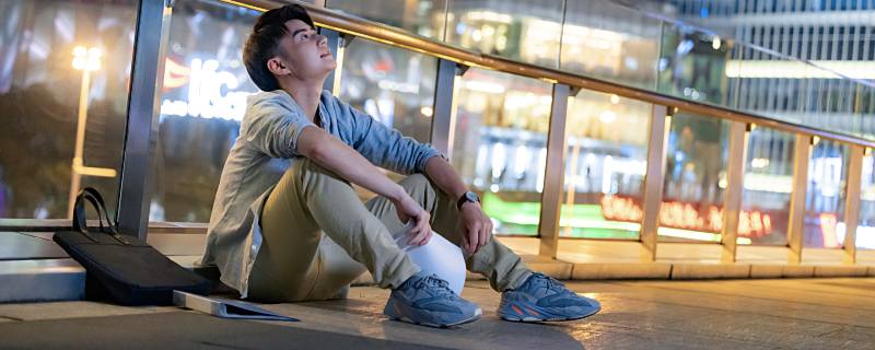梦见单身男人预示着什么 梦见单身男人是什么意思