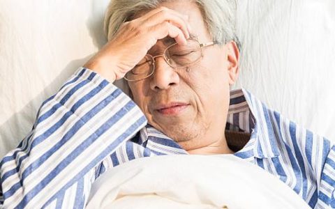 梦见头发白了是什么意思 梦见头发白了好不好