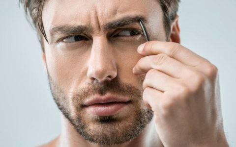 眉毛浓厚的男人命运怎样