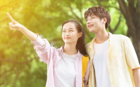 女人梦见自己谈恋爱了是什么意思 梦见自己谈恋爱了预兆什么