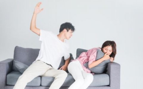 梦见妻子出轨暴打妻子是什么意思 梦见妻子出轨暴打妻子有什么征兆