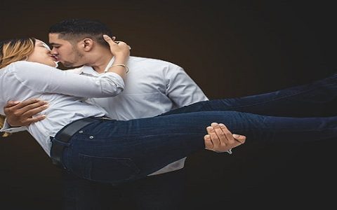 梦到和别的女人啪啪是什么意思 梦到和别的女人啪啪有什么预兆