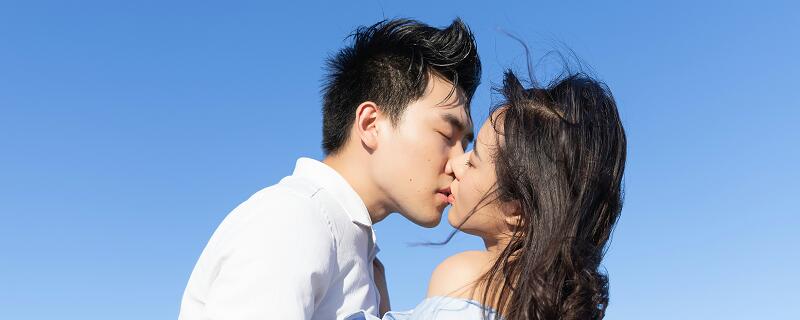梦见和陌生女人接吻什么意思 梦见和陌生女人接吻预示什么