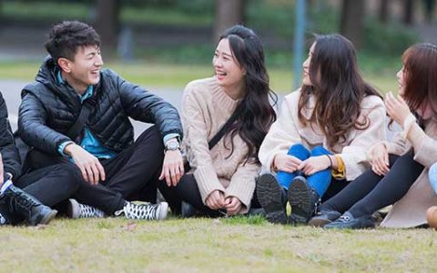 梦见和异性同学暧昧有什么征兆 梦见和异性同学暧昧什么意思