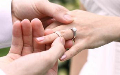 梦见和别人结婚了预示什么 梦见和别人结婚了有什么征兆
