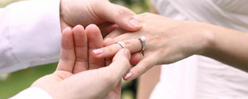 梦见和别人结婚了预示什么 梦见和别人结婚了有什么征兆