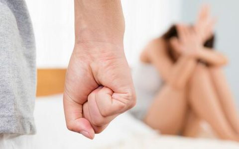 梦见老婆出轨我打老婆什么意思 梦见老婆出轨我打老婆预示什么