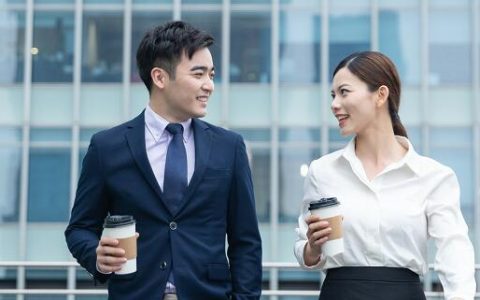 梦见和女同事暧昧有什么预兆 梦见和女同事暧昧好不好