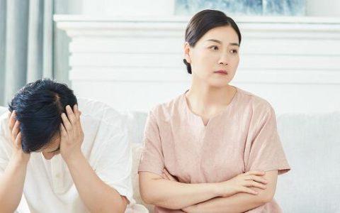 梦见自己出轨被抓预示什么 梦见自己出轨被抓有什么征兆