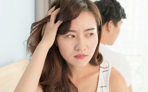 梦见出轨被别人发现预示什么 梦见出轨被别人发现有什么征兆