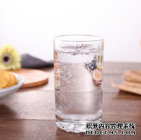 心理测试:在沙漠渴了一天,最想喝哪杯饮料,测你最近有什么