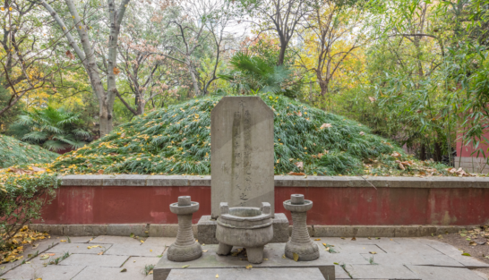 女人梦见墓碑好不好  女人梦见墓碑有什么预兆