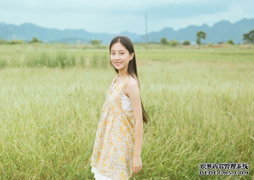 回首自己的前半生是否充满了污点和遗憾呢？