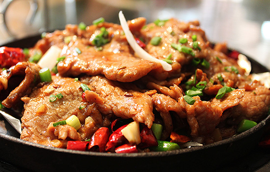 梦到吃牛肉什么意思 梦见吃牛肉有什么征兆