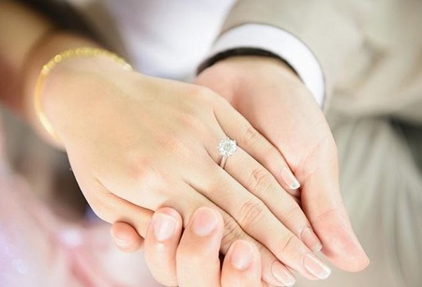 男人梦见和女朋友结婚预示什么 男人梦见和女朋友结婚有什么征兆