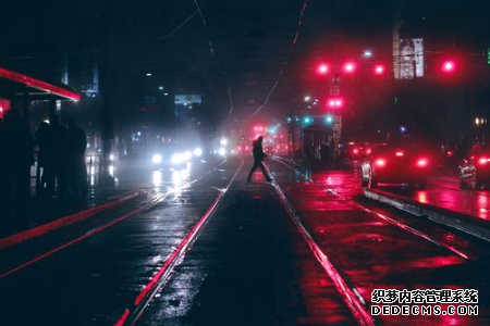 你会轻信对你不利的人嘛？